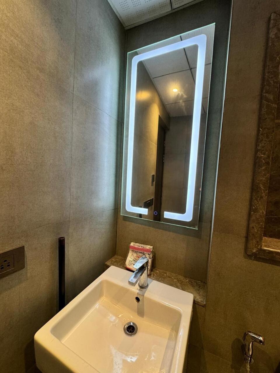 Roseville Suite's & 94 * New Delhi